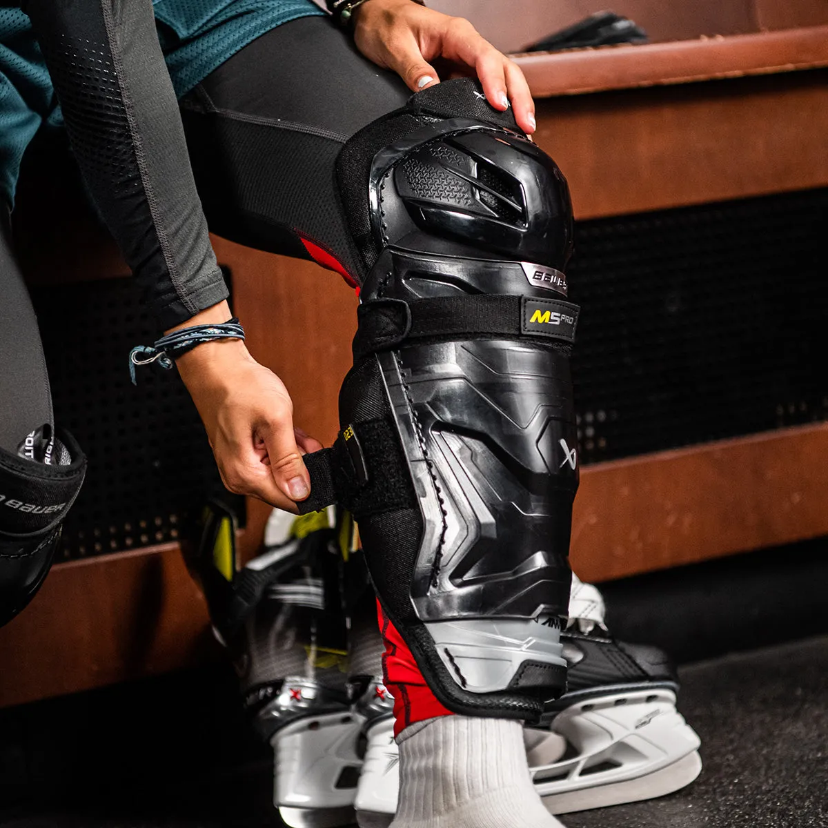 BAUER SUPREME M5PRO SHIN GUARD JUNIOR