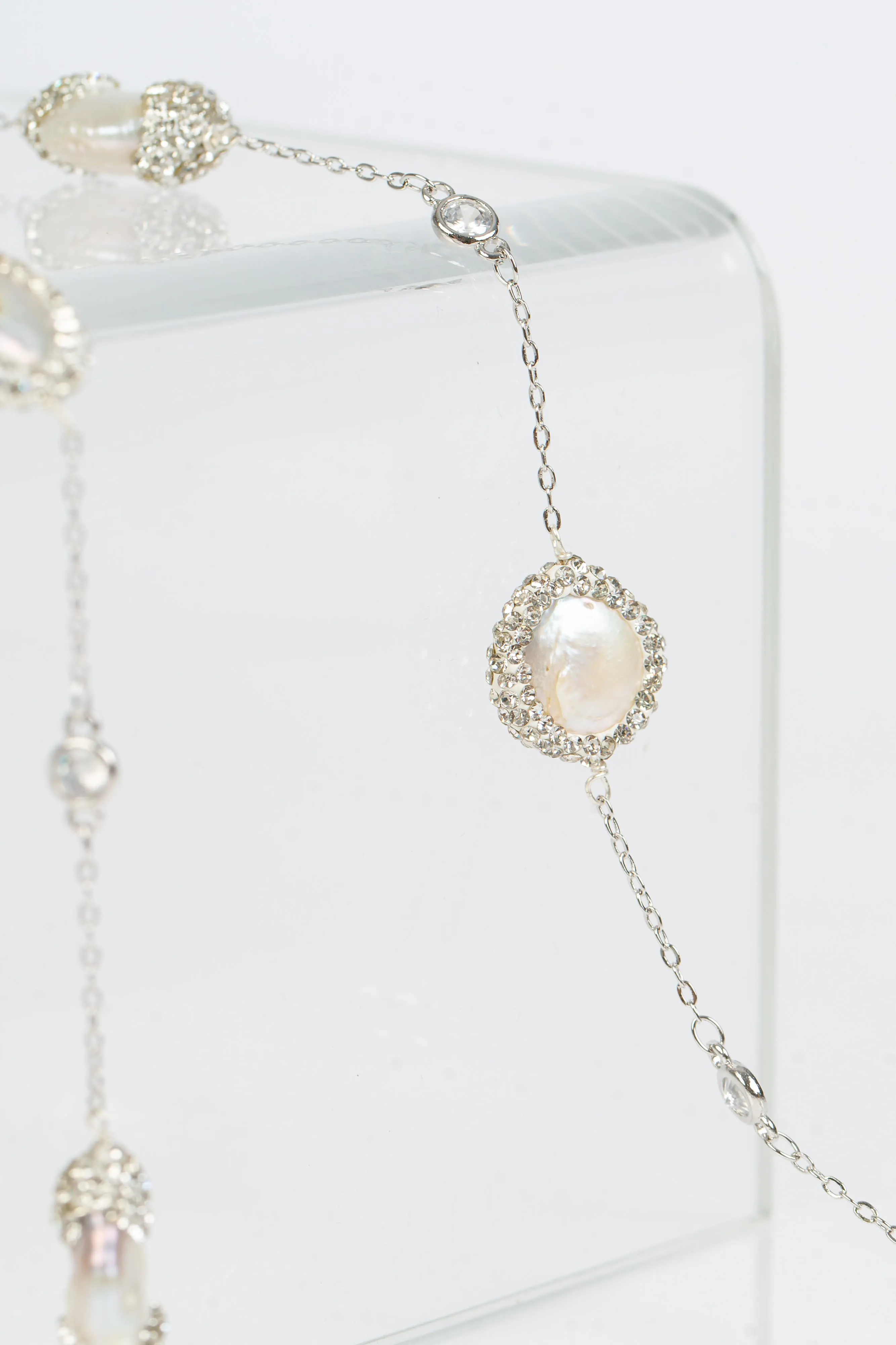 Elsa Flat Pearls Necklace (White Gold)